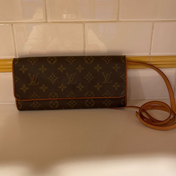 Louis Vuitton Handbags - Louis Vuitton twin pouchette